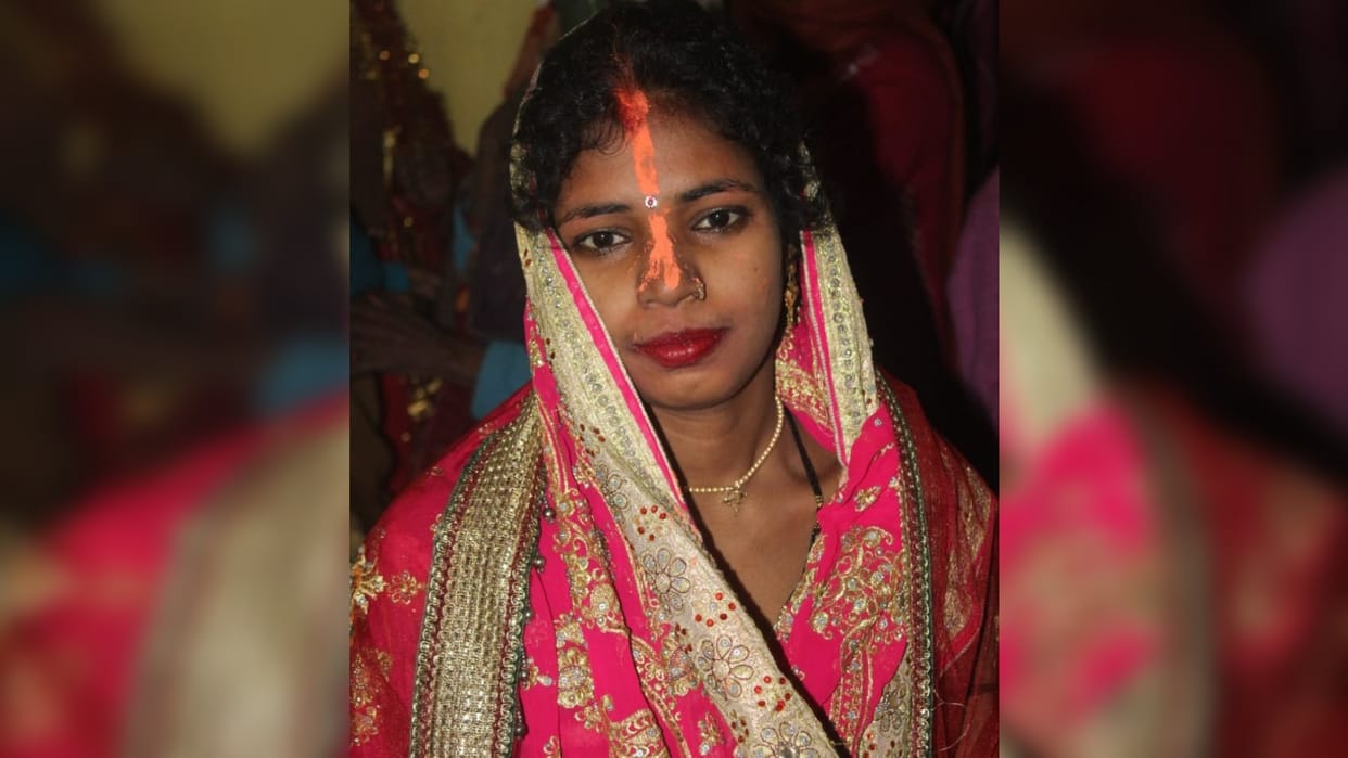 Dead body of woman found hanging from latch on roof in suspicious condition in Bhojpur; Bihar Dowry Murder
