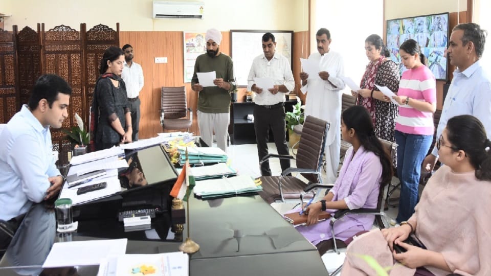 Faridabad DM granted Indian citizenship to four citizens of Afghanistan and one citizen of Pakistan
