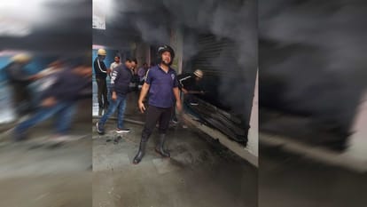 Fire breaks out in cosmetic and clothing store in Kotdwar loss worth lakhs Uttarakhand news in hindi