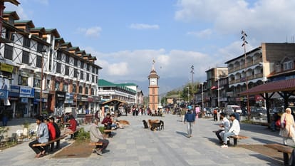 Review of law and order in Kashmir before Supreme decision on Article 370
