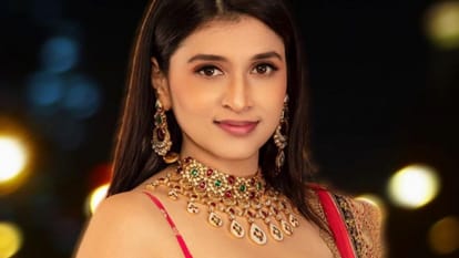 Priyanka Chopra Supports cousin mannara chopra as she is in bigg boss 17 shares special post