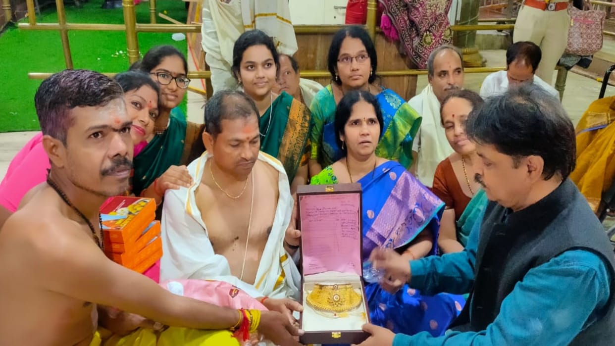 Baba Mahakal Mandir Telangana devotee offers gold necklace worth Rs 10 lakh to Baba Mahakal