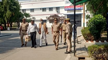 Nithari Kand: निठारी कांड का आरोपी मोनिंदर पंढेर लुक्सर जेल से हुआ रिहा, डी5 कोठी के बाहर पुलिस तैनात Nithari case accused Moninder Singh Pandher released from Luxor jail