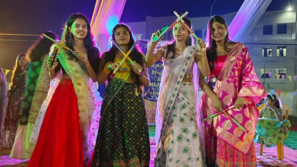 Navratri 23: Gujarati Dandiya Remix with Jhijhiya dance, students did a new experiment to save this genre