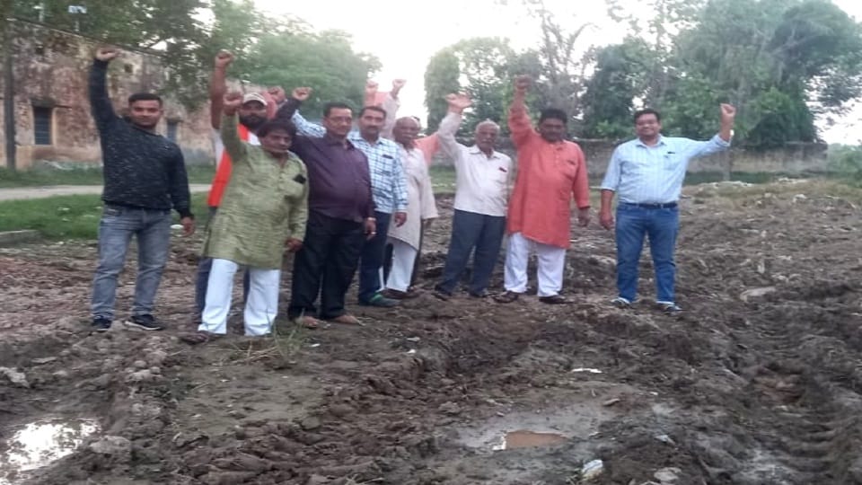 Committee demonstrated after seeing the swamp on Ravana Tila