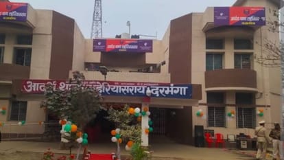 Bihar Dowry: पेशी से बचने के लिए दामाद ने की गजब तरकीब; छिनैती के आरोप में ससुर को फंसाया, थाने में हंगामा Son-in-law implicated father-in-law in snatching case to avoid appearing in court in Darbhanga, bihar dowry