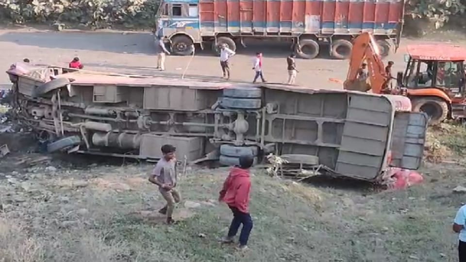 Bus full of passengers met with an accident
