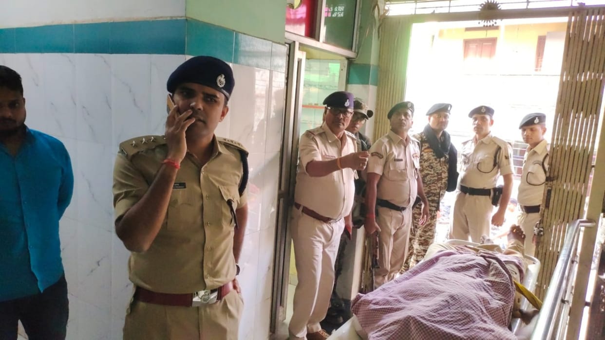 Violent clash and firing between two groups at Khanagaon sand ghat in Arrah; One person died, 3 injured
