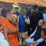 मंत्री मनसुख मंडाविया और पूर्व सीएम रमन सिंह भाजपा नेता की अंतिम यात्रा में शामिल हुए