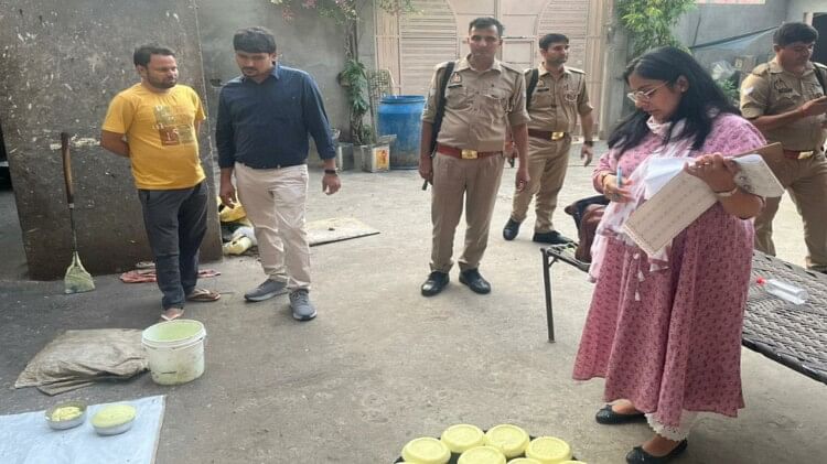 Food Safety Department team has seized 250 quintals of adulterated mawa during raid in Baghpat