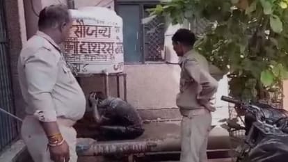 Youth who set fire by pouring kerosene referred to Aligarh