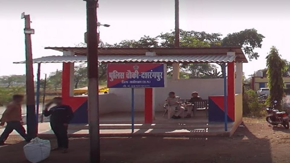 Car ran over people sitting in Jagrata three women injured in Kabirdham