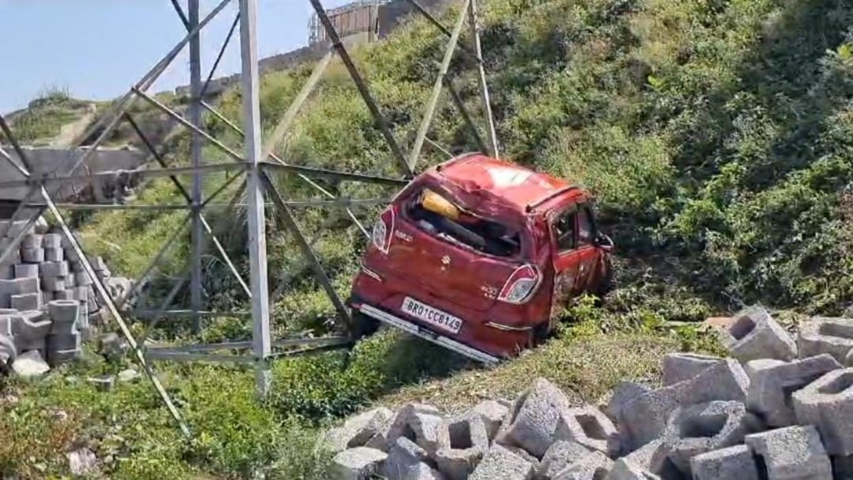 Bihar Accident: Car damaged after falling from over bridge in Hajipur; the whole family is safe