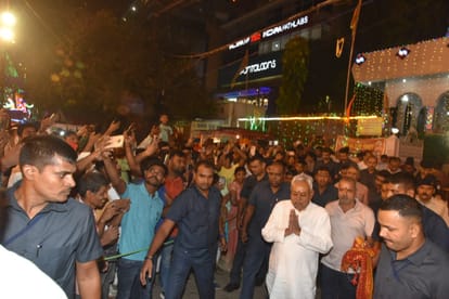 Bihar News : CM Nitish Kumar came to see the idol of Mata Durga and worshiped in patna..
