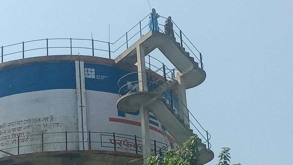 BJP leader climbed on water tank with worker threatened to jump down in Shahjahanpur