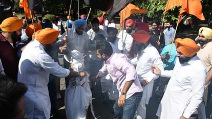 Youth Akali Dal burnt effigy of AAP MP Sandeep Pathak in Chandigarh
