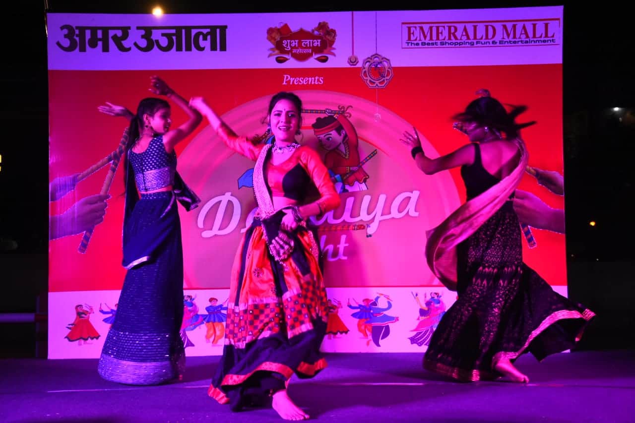Lucknow: People danced in Dandiya Night, Mayor of Lucknow also did Dandiya dance