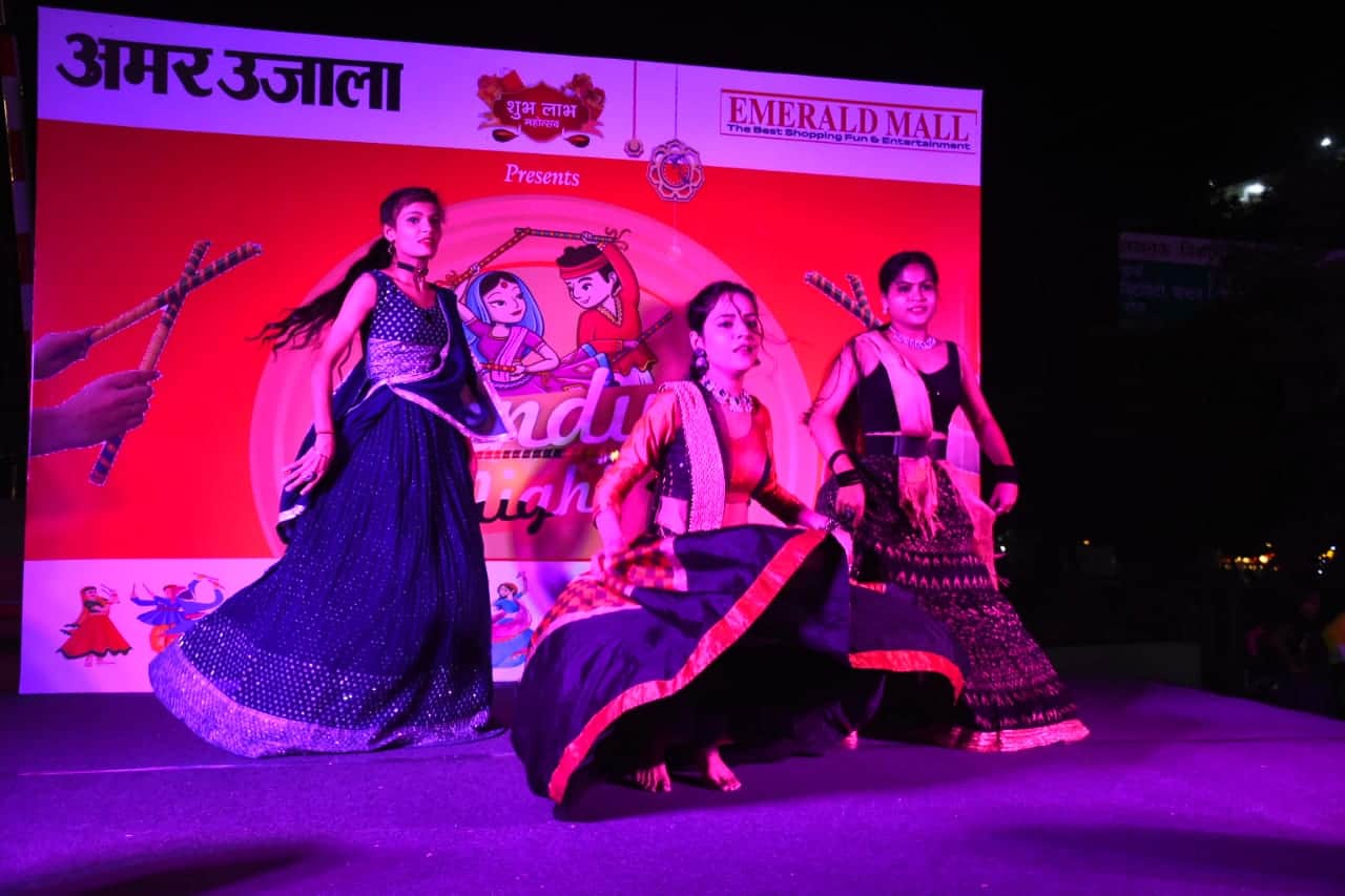 Lucknow: People danced in Dandiya Night, Mayor of Lucknow also did Dandiya dance