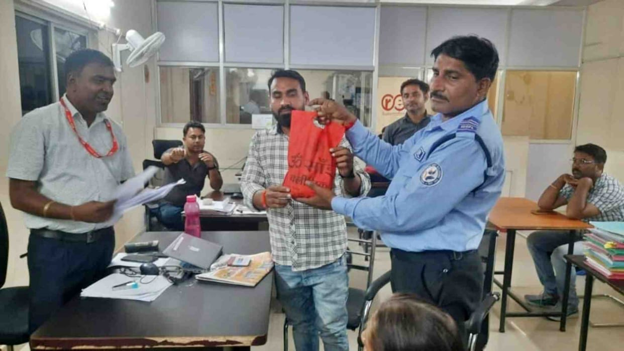 Jewelery worth Rs 12 lakh hidden in dustbin thrown in garbage in Rewa