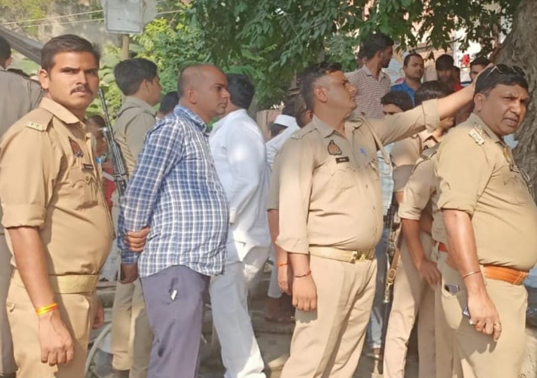 Hardoi Tragic Accident, Speeding bus hits bike, three died,  Driver absconding, police engaged in investigatio