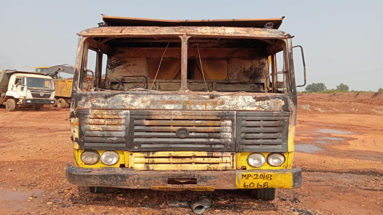 Katni News Highway car burnt for not paying goonda tax of Rs 5 lakh FIR registered