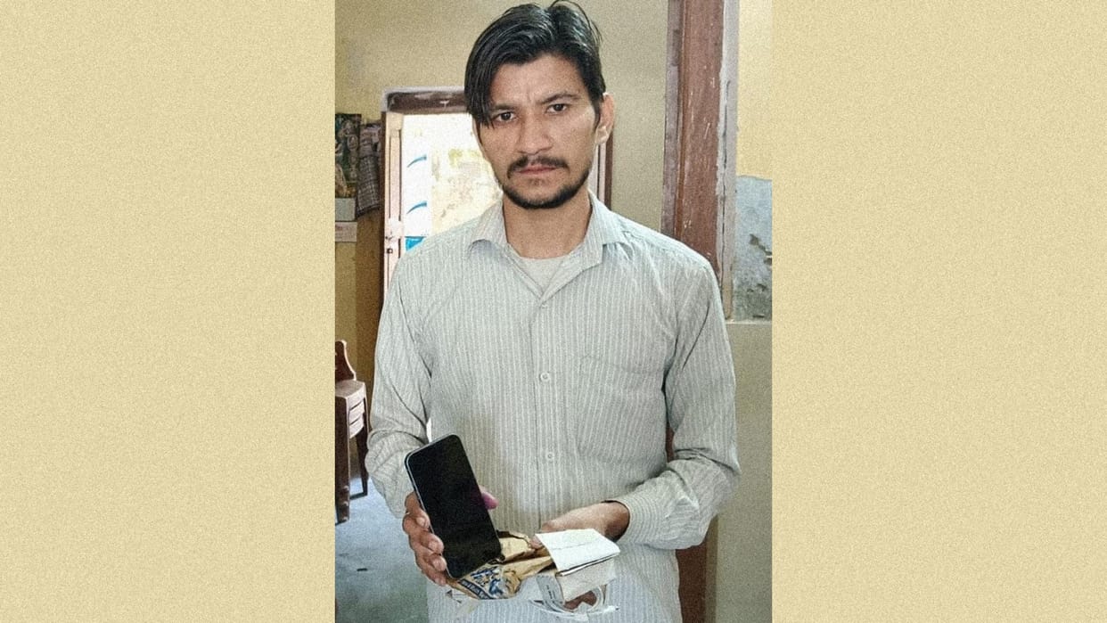 Used to steal iPhone from parcel for wife courier company employee arrested IN Bareilly