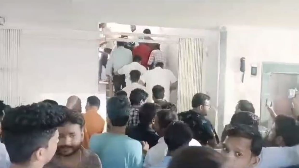 MP Election 2023 Angry workers created ruckus on PCC tore name plate burnt Digvijay effigy