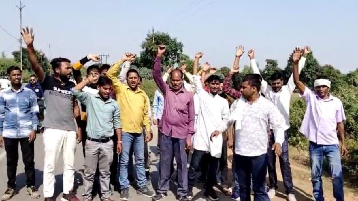 MP Election 2023 Workers took to streets in protest against Congress candidate in Niwari