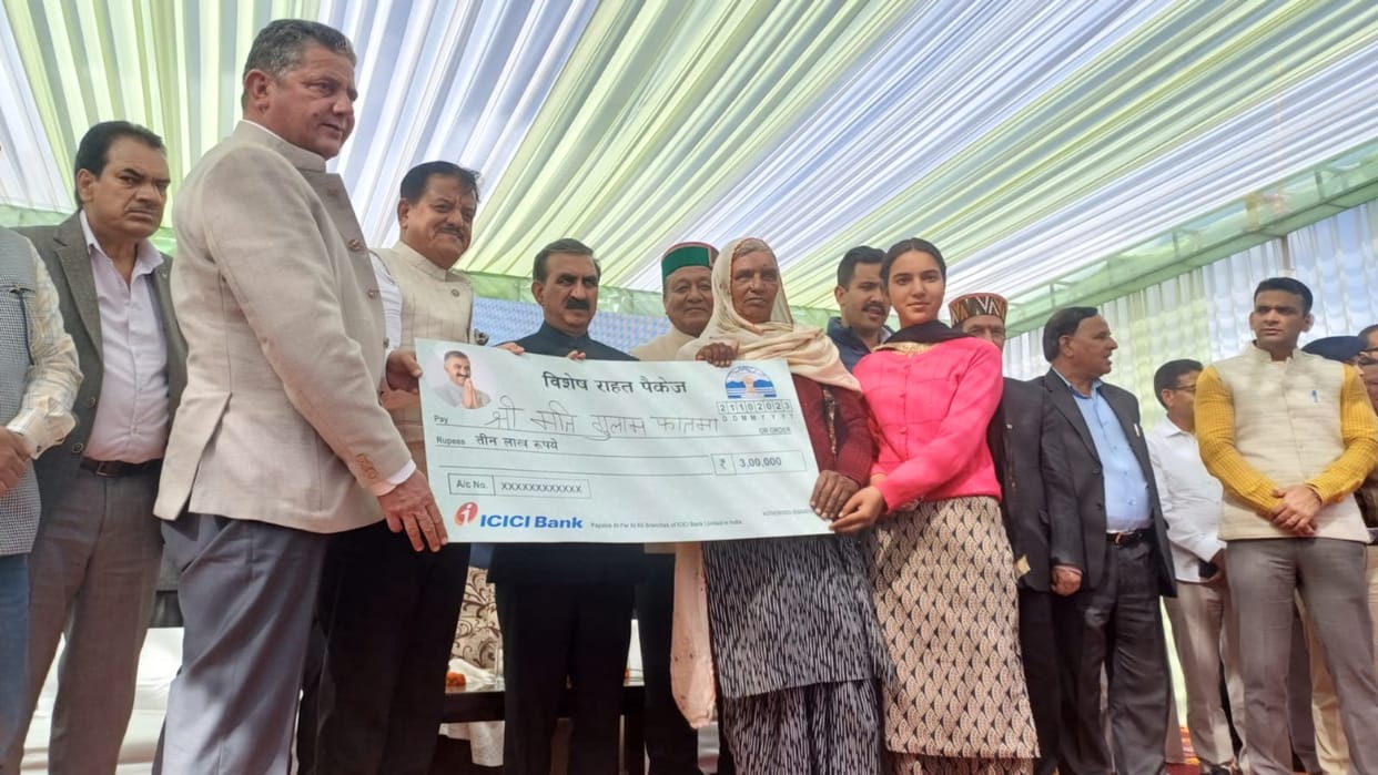 CM Sukhvinder Singh Sukhu distributed Nine Crore Rupees to disaster hit families in Kullu