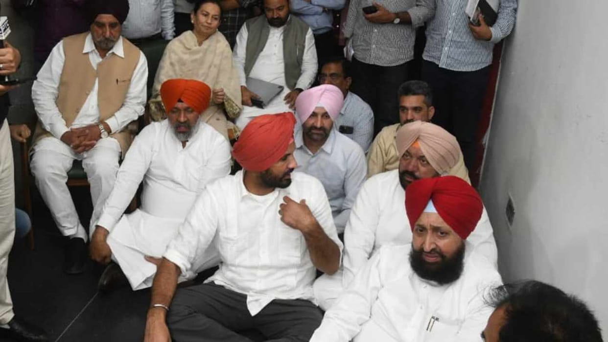 Congress MLAs staged a protest outside room of Punjab Assembly Speaker