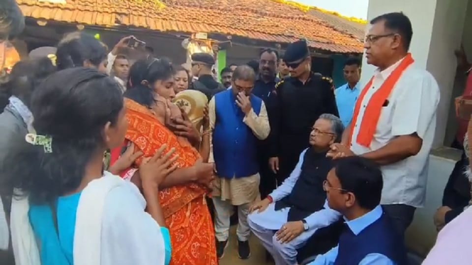 Minister Mansukh Mandaviya and Raman Singh attended funeral procession of BJP leader in Rajnandgaon