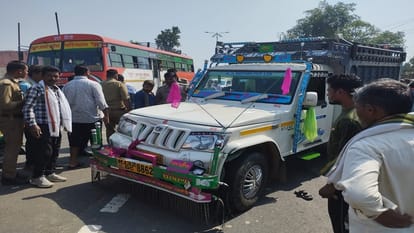 woman dies as speeding pickup hits e-rickshaw in Budaun