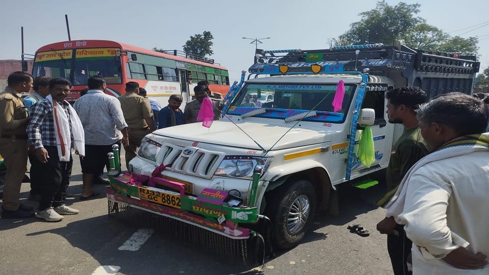 woman dies as speeding pickup hits e-rickshaw in Budaun