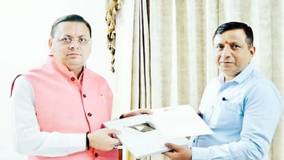CM Dhami YouTube Channel: सीएम के यूट्यूब चैनल को मिला सिल्वर बटन, कहा- प्रचार-प्रसार का सबसे बेहतर माध्यम CM Pushkar Singh Dhami YouTube channel got silver button