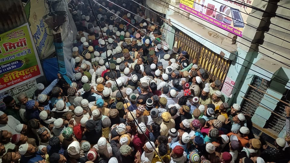 Saqlain Miyan news thousands of people gathered in Bareilly