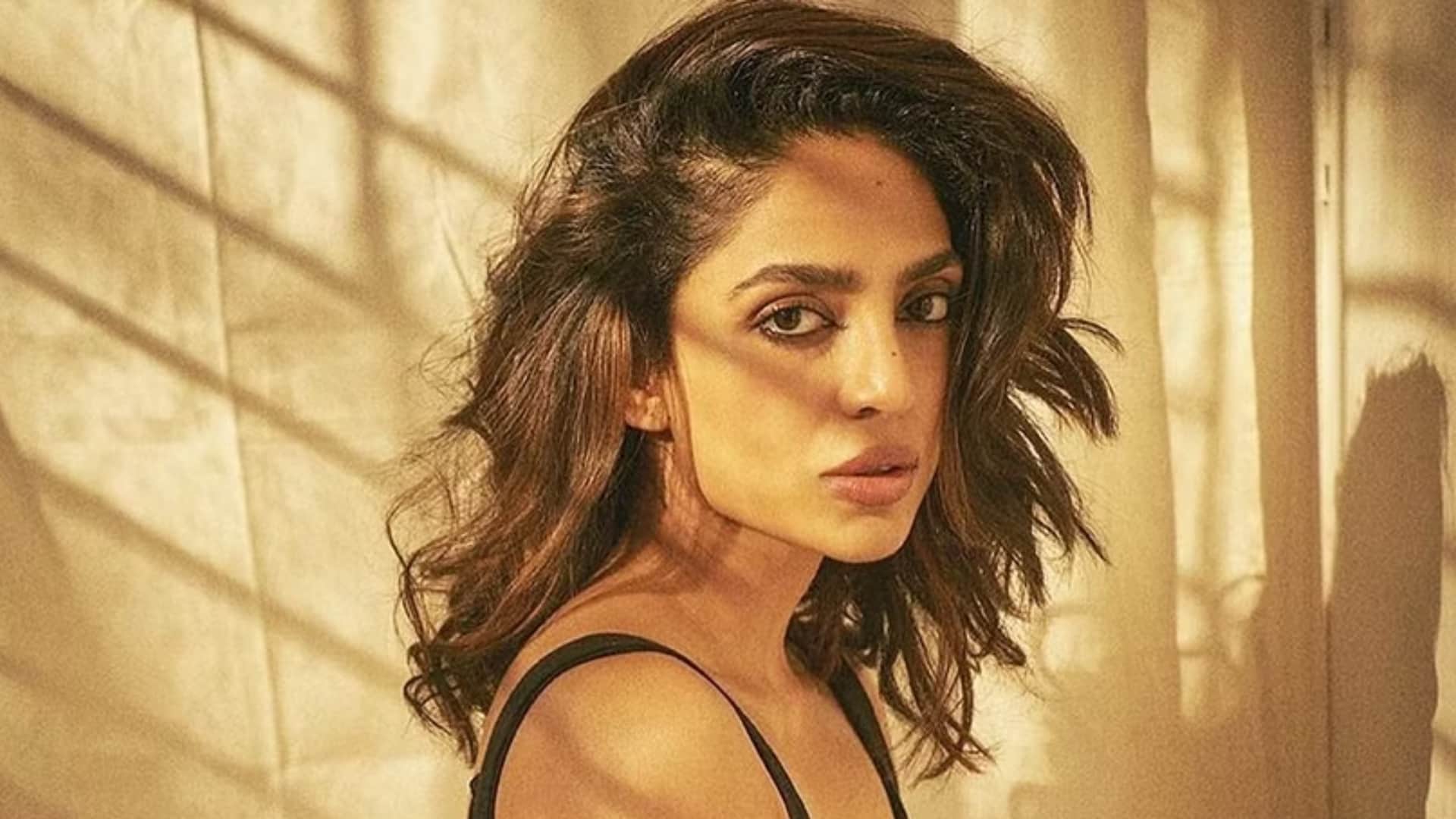 Sobhita Dhulipala Naga Chaitanya Rumoured GF Complains About Traffic Outside Manish Malhotra Mumbai Residence