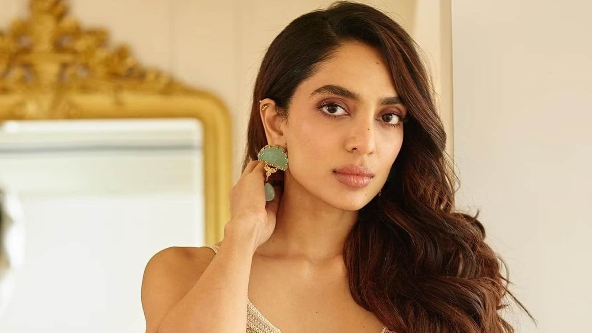 Sobhita Dhulipala Naga Chaitanya Rumoured GF Complains About Traffic Outside Manish Malhotra Mumbai Residence
