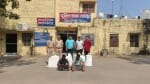 पुलिस गिरफ्त में आरोपी।