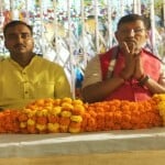 दुर्गा पूजा के एक कार्यक्रम में अन्य नेताओं के साथ बीजेपी के पूर्व मंत्री रामाधार सिंह