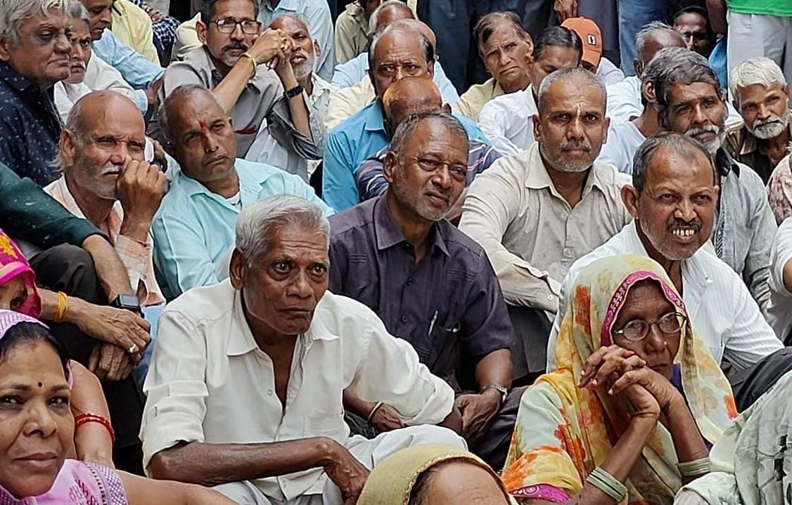 Indore News: After 30 years, workers got hope of getting their rightful money, tears of happiness came out