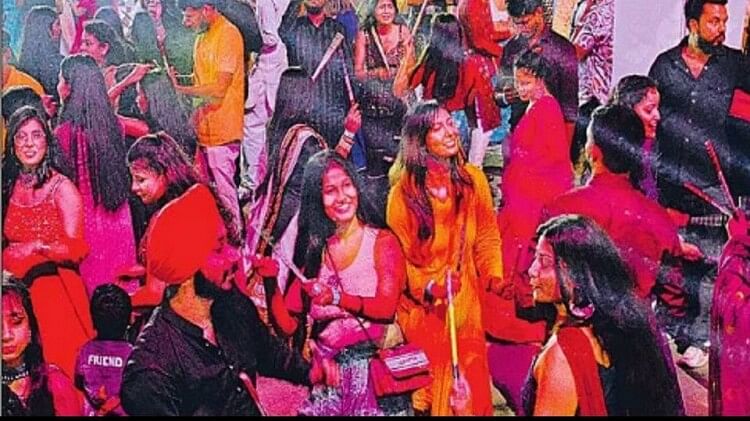 Greater Noida: People danced to film songs in Dandiya Night.