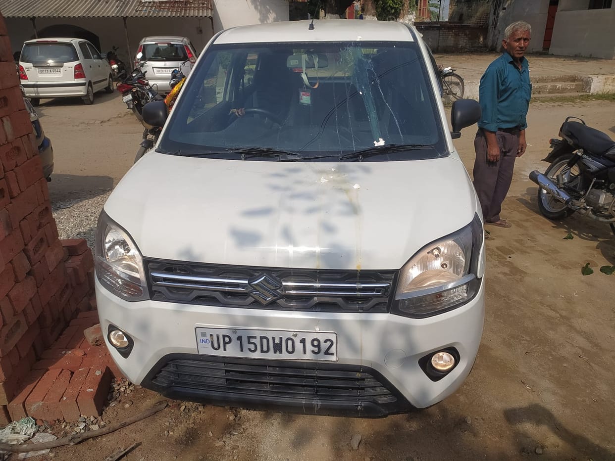 Meerut: Doctor car stopped by throwing egg, injured by stabbing