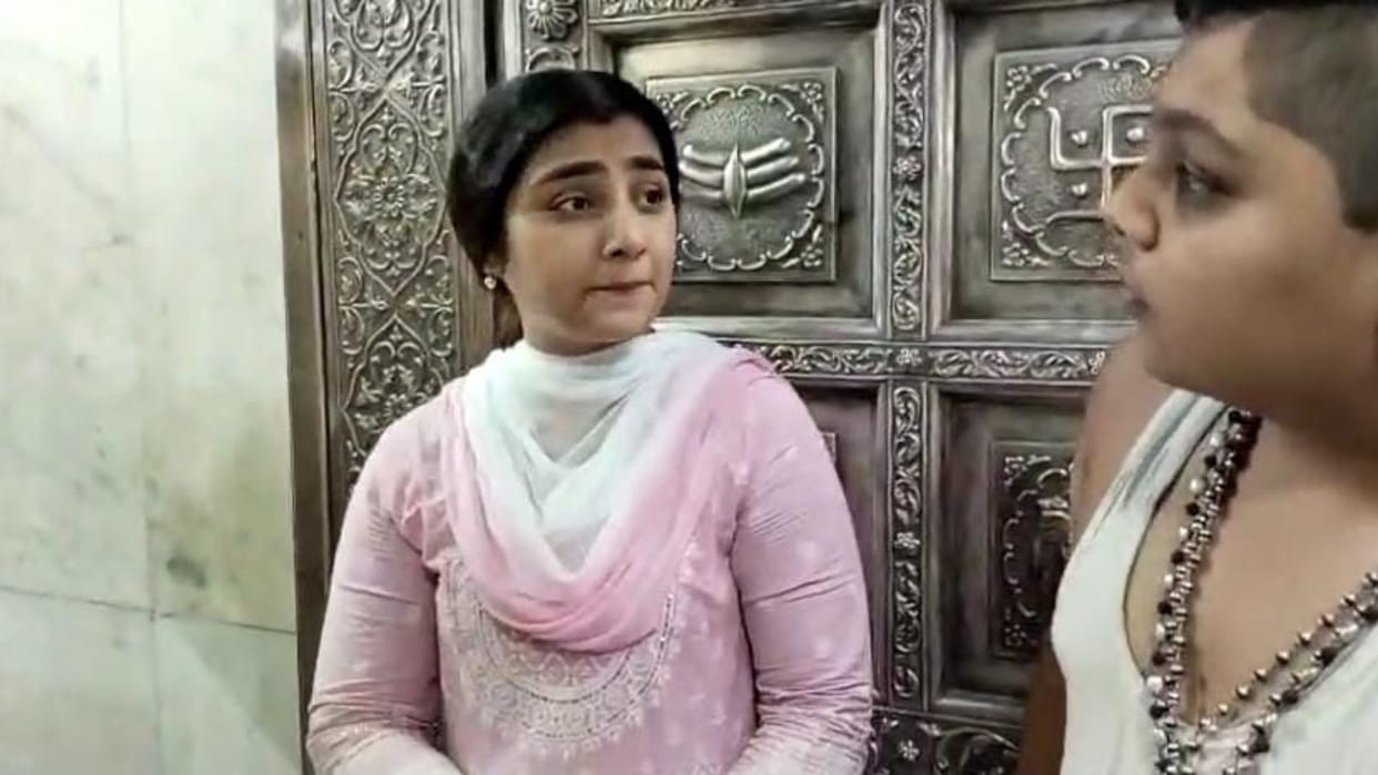 Ujjain News: Balika Vadhu Fame Neha Marda Visited Mahakaleshwar Temple, Mahakal Bhasmarti