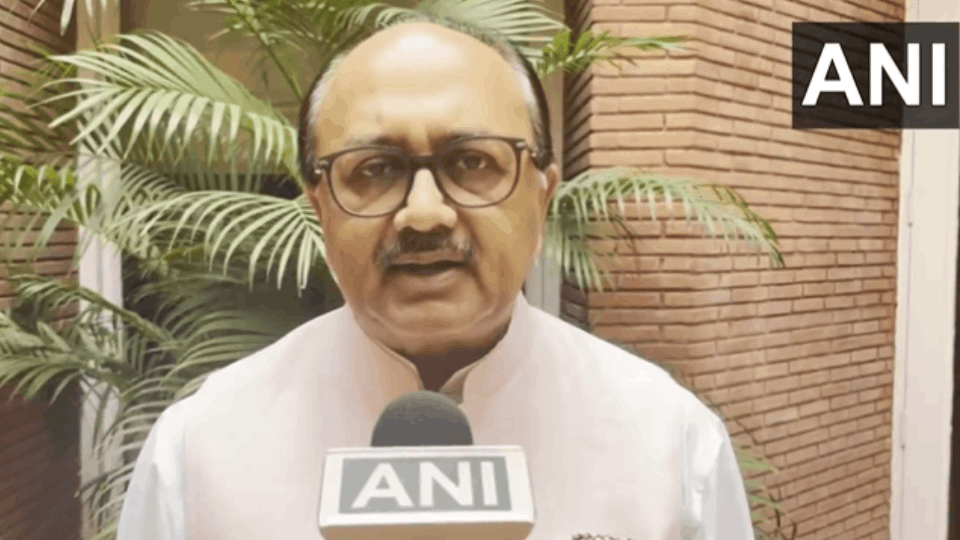 BJP leader Siddharth Nath Singh cornered CG CM on Mahadev app