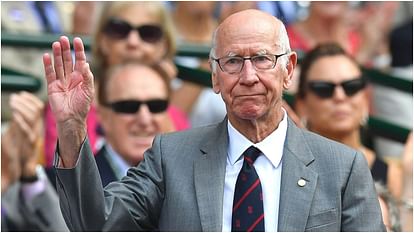 Great footballer Sir Bobby Charlton is no more, had won the World Cup for England in 1966