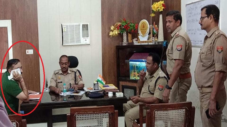 Sambhal: Chandausi inspector attacked with blade inside police station, attacked his face, attacker controlled