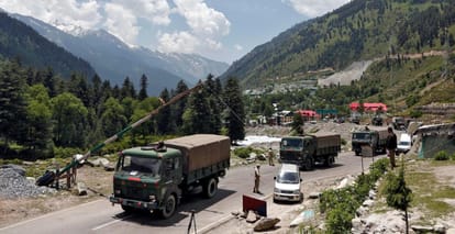 Army: गलवां ही नहीं LAC पर फिर हुई थी भारत-चीन के सैनिकों में झड़प, सेना के वीरता पुरस्कार समारोह में खुलासा More incidents of skirmishes between Indian, Chinese troops come to light