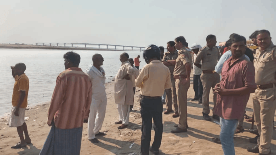 Five students drowned while bathing in Deoria Barhaj