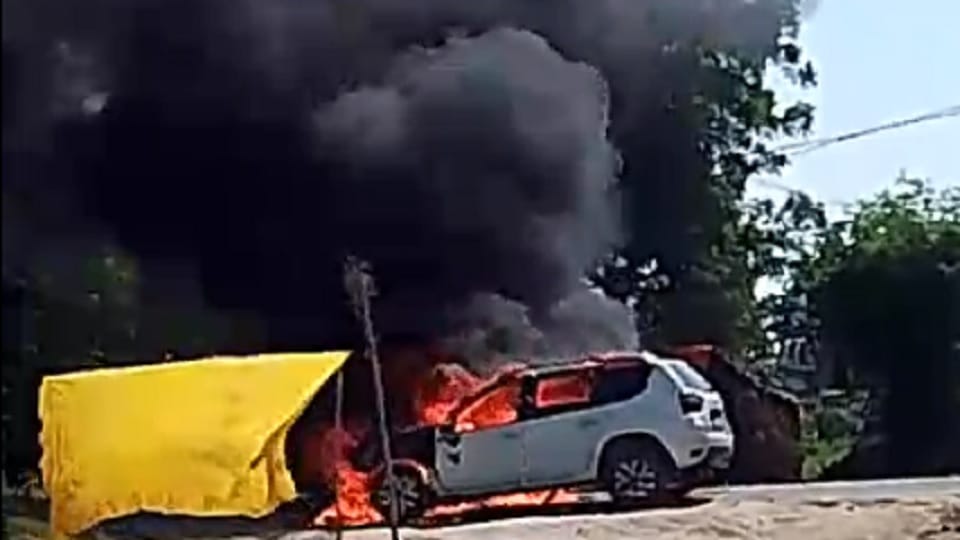 car suddenly caught fire after applying handbrake In Maharajganj