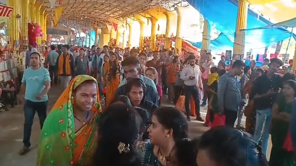 Flood devotees door Mahamaya crowd gathered to get a glimpse of the mother